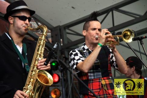 Beer Beer Orchestra (F) 14. This Is Ska Festival - Wasserburg, Rosslau 19. Juni 2010 (1).JPG